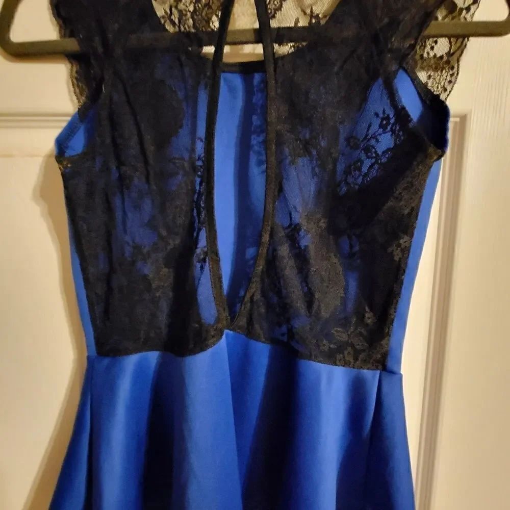 Blue Lace Back Blouse 💙 - Picture 2 of 3